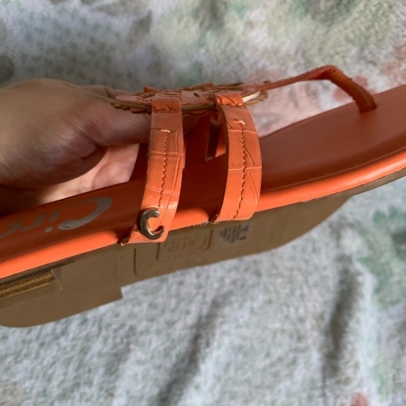Sam Edelman Circus Cherri thong sandals 9 - Picture 3 of 6
